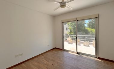 Importante Casa en 2 Plantas con Piscina en Venta sobre lote de 700 m2