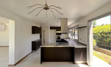 Importante Casa en 2 Plantas con Piscina en Venta sobre lote de 700 m2