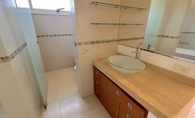 Importante Casa en 2 Plantas con Piscina en Venta sobre lote de 700 m2