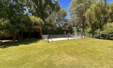 Importante Casa en 2 Plantas con Piscina en Venta sobre lote de 700 m2