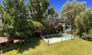 Importante Casa en 2 Plantas con Piscina en Venta sobre lote de 700 m2