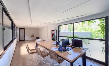 Galpón con espacio aéreo, local, oficinas, entrada vehicular, zona centro