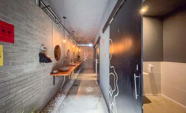 Galpón con espacio aéreo, local, oficinas, entrada vehicular, zona centro