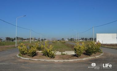 EcoPueblo Alvear - Todos los servicios - Terreno Comercial sobre avenida