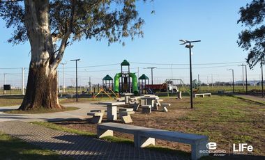 EcoPueblo Alvear - Todos los servicios - Terreno Comercial sobre avenida