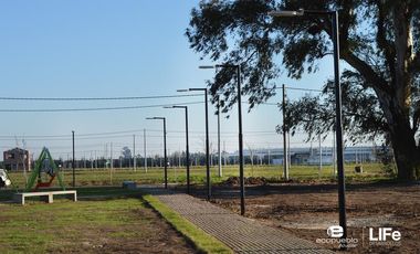 EcoPueblo Alvear - Todos los servicios - Terreno Comercial sobre avenida