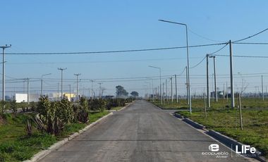 EcoPueblo Alvear - Todos los servicios - Terreno Comercial sobre avenida