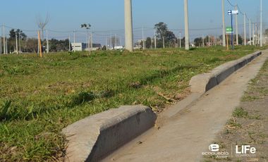 EcoPueblo Alvear - Todos los servicios - Terreno Comercial sobre avenida