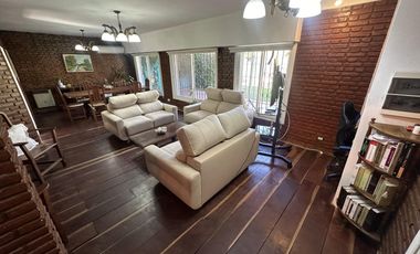 Chalet Clásico  en la mejor zona del barrio La Bota - Benavidez