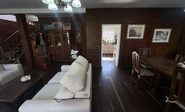 Chalet Clásico  en la mejor zona del barrio La Bota - Benavidez