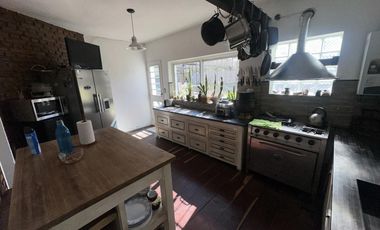 Chalet Clásico  en la mejor zona del barrio La Bota - Benavidez