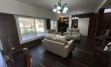 Chalet Clásico  en la mejor zona del barrio La Bota - Benavidez