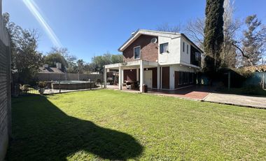 Chalet Clásico  en la mejor zona del barrio La Bota - Benavidez