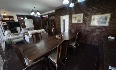 Chalet Clásico  en la mejor zona del barrio La Bota - Benavidez