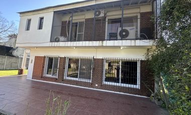 Chalet Clásico  en la mejor zona del barrio La Bota - Benavidez