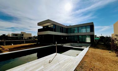 Casa Vida funes barrio privado