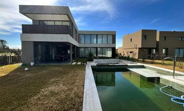 Casa Vida funes barrio privado