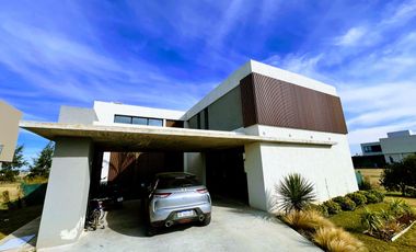 Casa Vida funes barrio privado