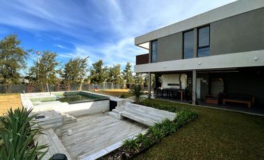 Casa Vida funes barrio privado