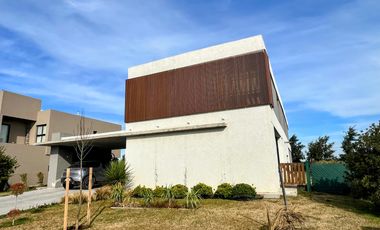 Casa Vida funes barrio privado