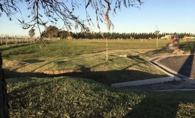 Lote en venta en barrio San Simon Canning