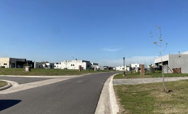 Lote en venta en barrio San Simon Canning