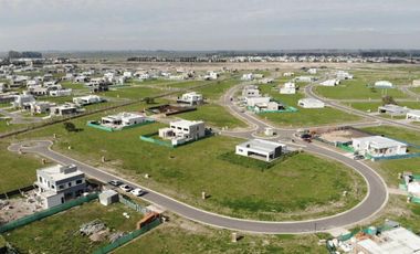 Lote en venta en barrio San Simon Canning