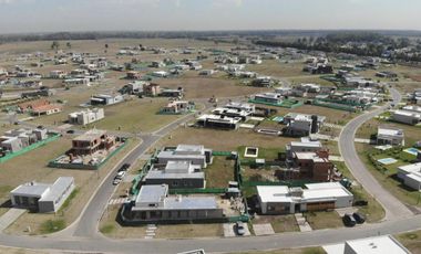 Lote en venta en barrio San Simon Canning