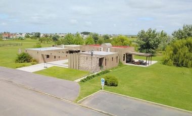 LOTE A LA LAGUNA EN VENTA  860m2 - CRUZ DEL SUR CANNING