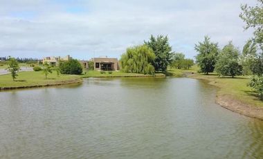 LOTE A LA LAGUNA EN VENTA  860m2 - CRUZ DEL SUR CANNING