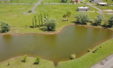 LOTE A LA LAGUNA EN VENTA  860m2 - CRUZ DEL SUR CANNING