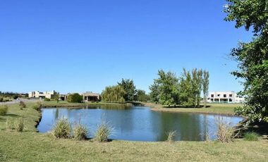 LOTE A LA LAGUNA EN VENTA  860m2 - CRUZ DEL SUR CANNING