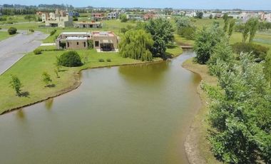 LOTE A LA LAGUNA EN VENTA  860m2 - CRUZ DEL SUR CANNING