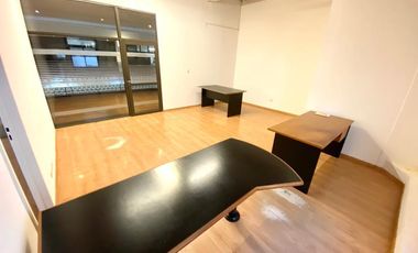 Oficina en alquiler y venta con 2 cocheras Centro