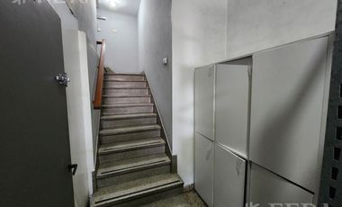 Venta de casa con local y cochera en Wilde