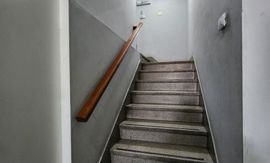 Venta de casa con local y cochera en Wilde