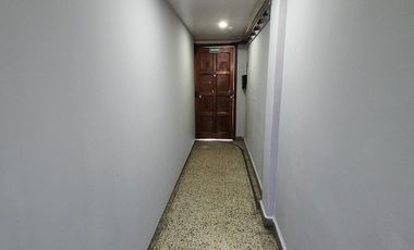 Venta de casa con local y cochera en Wilde