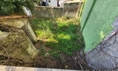 Venta de casa con local y cochera en Wilde