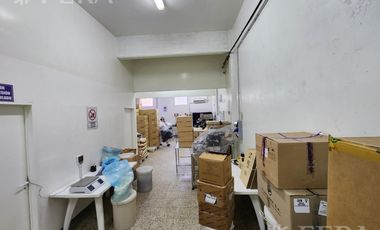 Venta de casa con local y cochera en Wilde