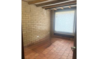 ARRIENDO APTO  EN IZA BOYAC con servicios.