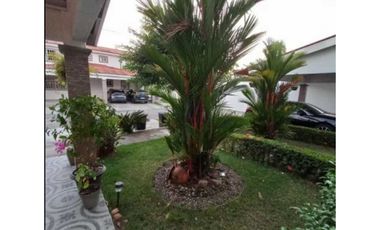 ALQUILO CASA EN LA CHORRERA COSTA VERDE VERSALLES OESTE 4R SEMIAMOBLAD