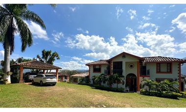 Casa finca en Copacabana para la venta