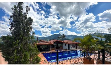 Casa finca en Copacabana para la venta