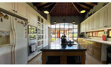 Casa finca en Copacabana para la venta