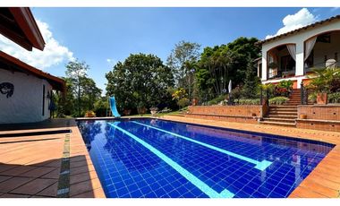 Casa finca en Copacabana para la venta