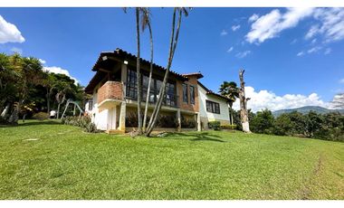 Casa finca en Copacabana para la venta