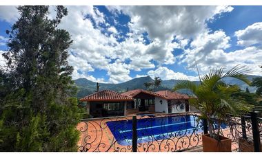 Casa finca en Copacabana para la venta