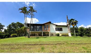 Casa finca en Copacabana para la venta