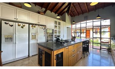 Casa finca en Copacabana para la venta