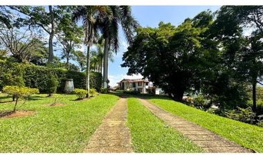 Casa finca en Copacabana para la venta